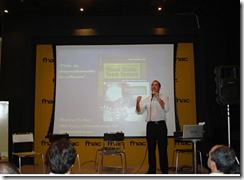 Ramon Durães palestrando na FNAC em São Paulo durante lançamento do livro Gerenciando projetos de software usando o Visual Studio Team System / Application Lifecycle Management